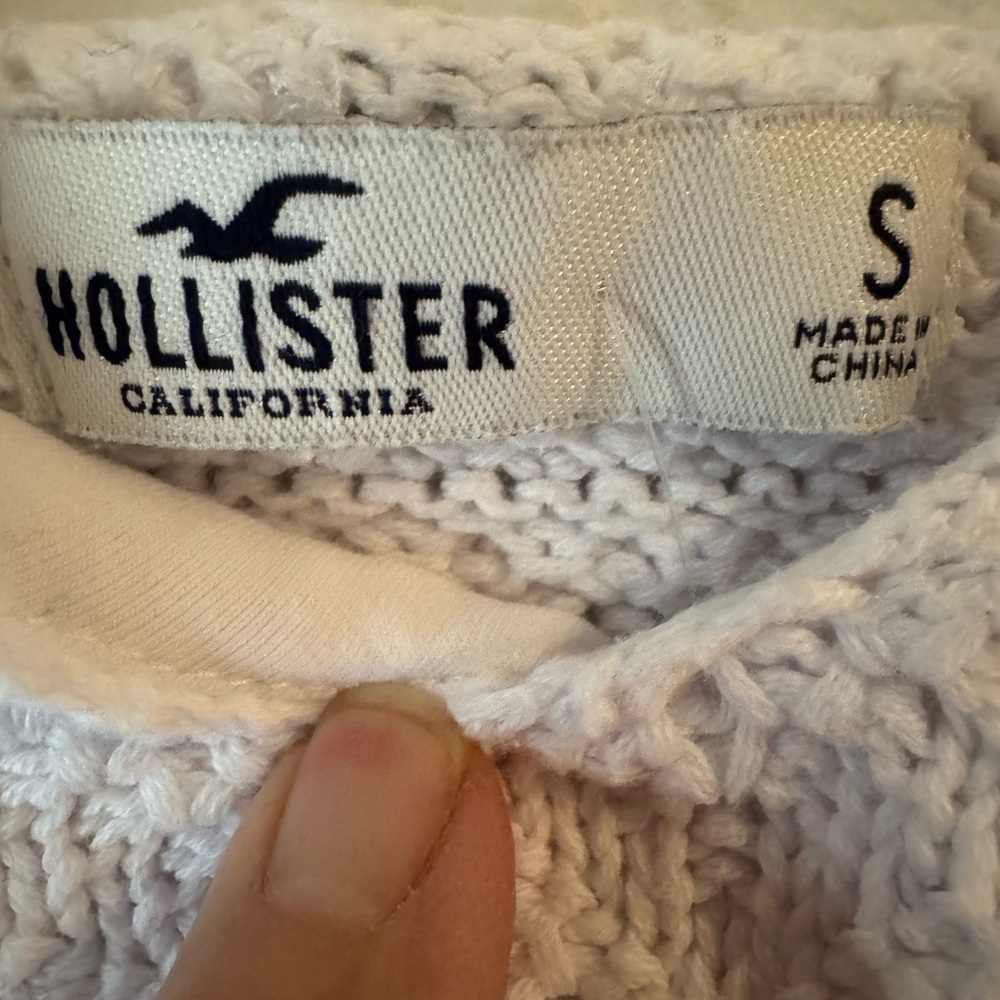 Hollister White Crochet Crop Top with Sunflower Accents - Picture 4 of 4